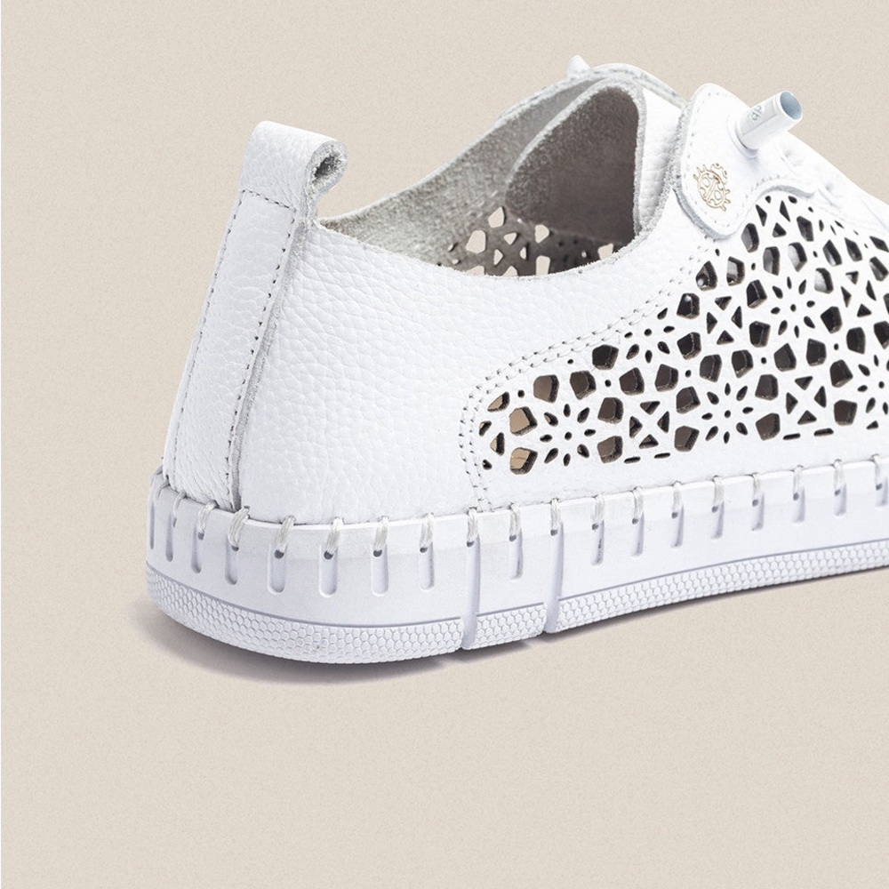 Yokono‎ Leather Laser Cut Sneakers White Women’s Size 41 - Picture 5 of 16